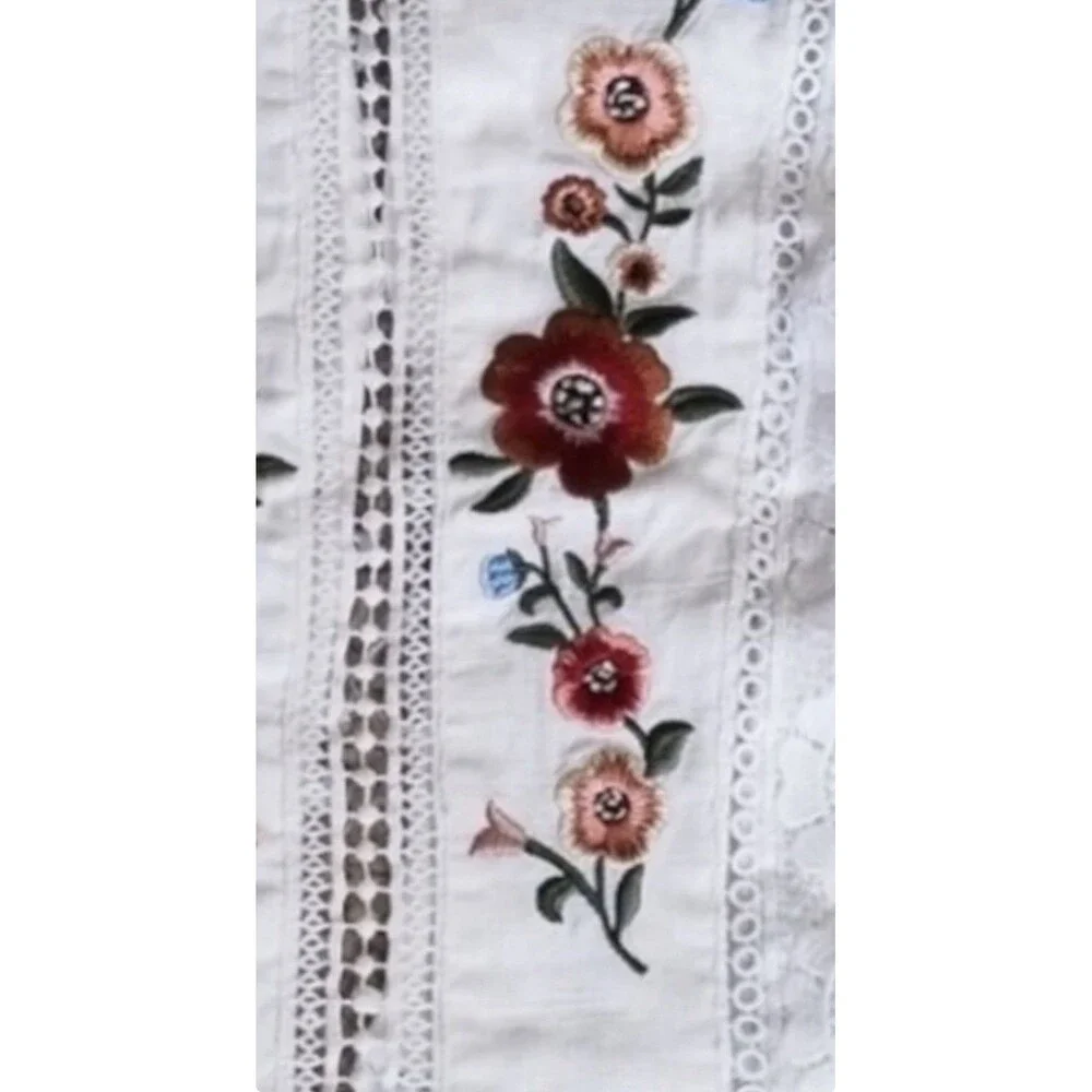 Forever 21 White Cream Embroidered Floral Eyelet Lace Crop Top Boho Cottagecore - Picture 4 of 6